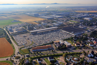 Vue aérienne de Frankenbach Automobil Logistik GmbH à Biebesheim am Rhein dans le département Hesse, Allemagne