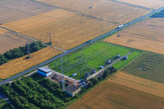 Vue aérienne de Sous-station à Biebesheim am Rhein dans le département Hesse, Allemagne