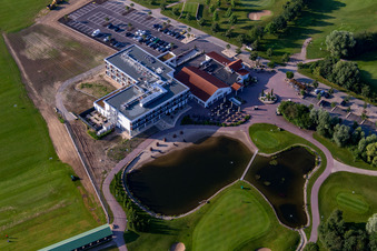 Vue aérienne de Golf Resort Gernsheim - Hof Gräbenbruch Lufthansa Golf Club Francfort à le quartier Allmendfeld in Gernsheim dans le département Hesse, Allemagne
