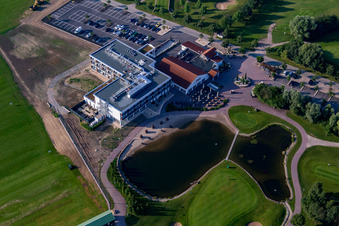 Vue aérienne de Golf Resort Gernsheim - Hof Gräbenbruch Lufthansa Golf Club Francfort à le quartier Allmendfeld in Gernsheim dans le département Hesse, Allemagne