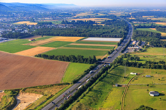 Photographie aérienne de Aire de service Serways Alsbach Ouest sur l'A5 à le quartier Sandwiese in Alsbach-Hähnlein dans le département Hesse, Allemagne