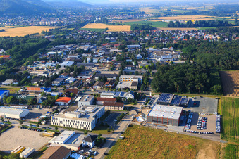Vue aérienne de Hope Media Europe eV et Autohaus Alsbach Bayram GmbH - Alsbach-Hähnlein à le quartier Sandwiese in Alsbach-Hähnlein dans le département Hesse, Allemagne