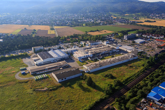 Vue aérienne de Usine Intersnack Deutschland SE d’Alsbach à le quartier Sandwiese in Alsbach-Hähnlein dans le département Hesse, Allemagne