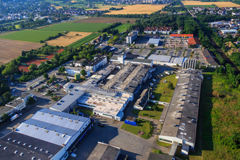 Usine Intersnack Deutschland SE d’Alsbach à le quartier Sandwiese in Alsbach-Hähnlein dans le département Hesse, Allemagne d'en haut