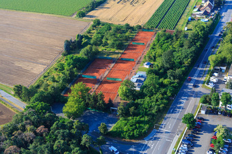 Vue aérienne de Courts de tennis du TC Alsbach à le quartier Sandwiese in Alsbach-Hähnlein dans le département Hesse, Allemagne