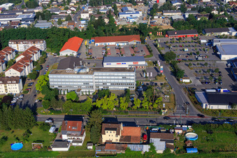 Vue aérienne de Zone industrielle de la Pfarrtanne avec Woolworth et Demeter-Felderzeugnisse GmbH à le quartier Sandwiese in Alsbach-Hähnlein dans le département Hesse, Allemagne