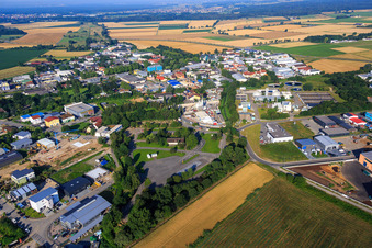 Vue aérienne de Zone industrielle de Weidenring avec centre de formation routière Bensheim de l'Automobil-Club Bensheim eV de l'ADAC à Bensheim dans le département Hesse, Allemagne
