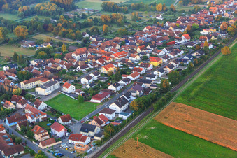 Vue aérienne de À Ziegelfeld à le quartier Schaidt in Wörth am Rhein dans le département Rhénanie-Palatinat, Allemagne