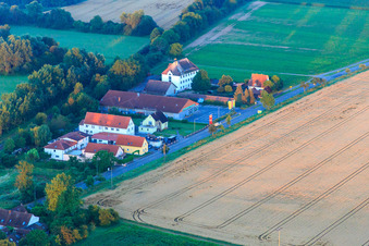 Vue aérienne de Ancienne gare de Schaidt avec Netto Marken-Discount à Steinfeld dans le département Rhénanie-Palatinat, Allemagne