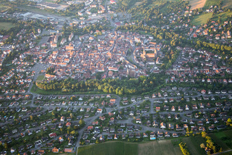 Vue oblique de Du nord-est à Wissembourg dans le département Bas Rhin, France