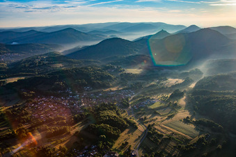Vue aérienne de Völkersweiler dans le département Rhénanie-Palatinat, Allemagne