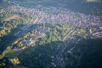 Vue aérienne de Lycée évangélique de Trifels à Annweiler am Trifels dans le département Rhénanie-Palatinat, Allemagne