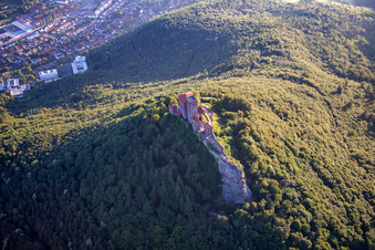 Image drone de Château de Trifels à Annweiler am Trifels dans le département Rhénanie-Palatinat, Allemagne
