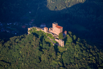 Château de Trifels à Annweiler am Trifels dans le département Rhénanie-Palatinat, Allemagne d'en haut