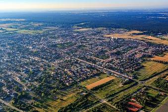 Vue aérienne de Vue de la ville depuis le nord-ouest à Haßloch dans le département Rhénanie-Palatinat, Allemagne