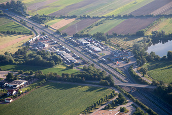 Vue aérienne de Aire de repos Dannstadt sur l'A61 à le quartier Dannstadt in Dannstadt-Schauernheim dans le département Rhénanie-Palatinat, Allemagne