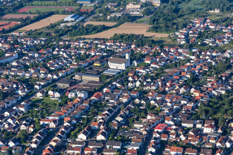 Photographie aérienne de Zone urbaine avec périphérie et centre-ville à Schifferstadt dans le département Rhénanie-Palatinat, Allemagne