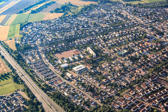 Vue aérienne de Quartier résidentiel Am Sandhügel le long de l'A61 à Speyer dans le département Rhénanie-Palatinat, Allemagne