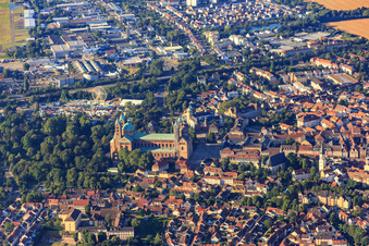 Vue aérienne de Cathédrale à Speyer du nord à Speyer dans le département Rhénanie-Palatinat, Allemagne