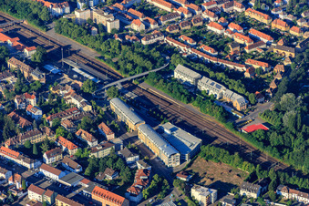 Vue aérienne de Bahnhofstraße avec parking P+R et MVZ RADIOLOGY VORDERPFALZ GmbH, emplacement : Speyer à Speyer dans le département Rhénanie-Palatinat, Allemagne