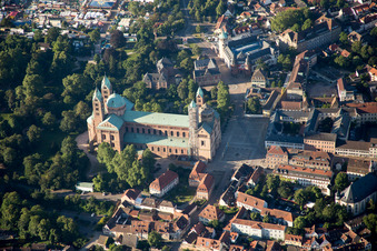 Vue aérienne de Cathédrale Dom à Speyer sur la Domplatz à Speyer dans le département Rhénanie-Palatinat, Allemagne