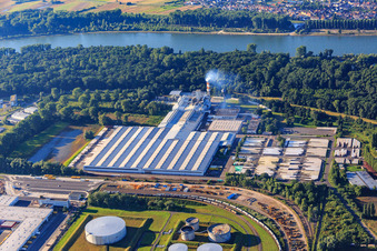 Vue aérienne de Zone industrielle à l'aéroport avec Saint-Gobain Isover G+H AG à Speyer dans le département Rhénanie-Palatinat, Allemagne