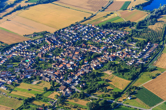Vue aérienne de Vue de la ville depuis le nord-ouest à le quartier Staffort in Stutensee dans le département Bade-Wurtemberg, Allemagne