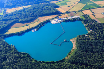 Vue aérienne de Lac de carrière Weingarten avec MinERALiX Sand and Gravel GmbH - Gravière Scherrieble et plage de baignade Weingarten à Weingarten dans le département Bade-Wurtemberg, Allemagne