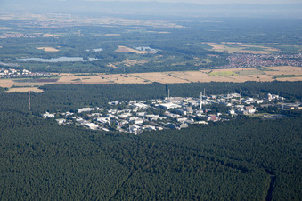 Vue aérienne de Campus du KIT Nord depuis l'est à le quartier Leopoldshafen in Eggenstein-Leopoldshafen dans le département Bade-Wurtemberg, Allemagne