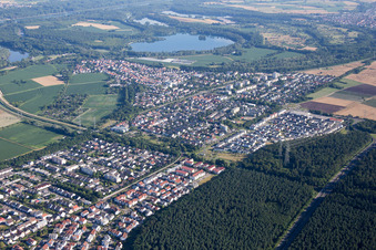 Vue aérienne de Vue d'ensemble de la ville depuis l'est à le quartier Eggenstein in Eggenstein-Leopoldshafen dans le département Bade-Wurtemberg, Allemagne