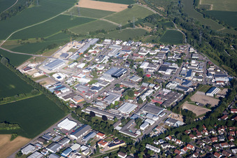 Vue aérienne de Zone industrielle Industriestr à le quartier Eggenstein in Eggenstein-Leopoldshafen dans le département Bade-Wurtemberg, Allemagne