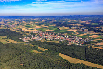 Vue aérienne de Vue d'ensemble de la ville depuis le sud-est à Kandel dans le département Rhénanie-Palatinat, Allemagne