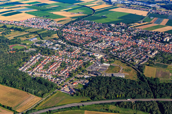Vue oblique de Vue d'ensemble de la ville depuis le sud-est à Kandel dans le département Rhénanie-Palatinat, Allemagne