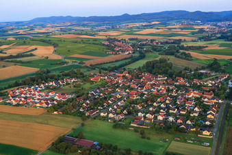 Vue oblique de Vue du village depuis le nord-est à Barbelroth dans le département Rhénanie-Palatinat, Allemagne