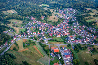 Vue aérienne de De l'est à le quartier Gossersweiler in Gossersweiler-Stein dans le département Rhénanie-Palatinat, Allemagne