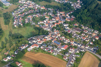Vue aérienne de Champs agricoles et terres agricoles à Lambsborn dans le département Rhénanie-Palatinat, Allemagne