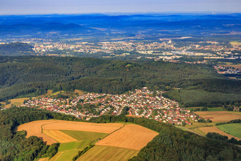 Vue aérienne de Vue d'ensemble du village du Südwestpfalz depuis le sud-est à Lambsborn dans le département Rhénanie-Palatinat, Allemagne
