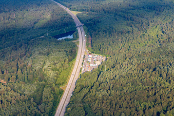Vue aérienne de Aire de service Aral Waldmohr sur l'A6 à le quartier Eichelscheiderhof in Waldmohr dans le département Rhénanie-Palatinat, Allemagne