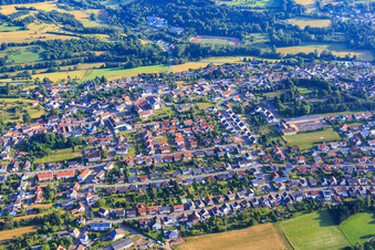 Vue aérienne de Vue d'ensemble de la ville depuis le sud à le quartier Kübelberg in Schönenberg-Kübelberg dans le département Rhénanie-Palatinat, Allemagne
