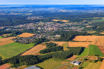 Vue aérienne de Vue d'ensemble de la ville depuis le nord-est à le quartier Eichelscheiderhof in Waldmohr dans le département Rhénanie-Palatinat, Allemagne
