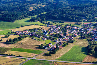 Vue aérienne de Champs agricoles et terres agricoles à le quartier Reitscheid in Freisen dans le département Sarre, Allemagne