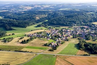Vue aérienne de Champs agricoles et terres agricoles à le quartier Reitscheid in Freisen dans le département Sarre, Allemagne