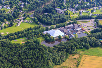 Vue aérienne de Piscine pyramidale du parc de vacances Hambachtal - Succesholidayparcs à Oberhambach dans le département Rhénanie-Palatinat, Allemagne