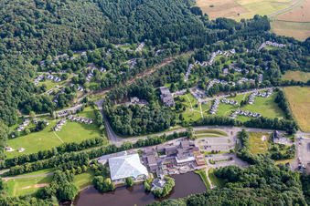 Photographie aérienne de Complexe de maisons de vacances du parc de vacances Hambachtal à Oberhambach dans le département Rhénanie-Palatinat, Allemagne