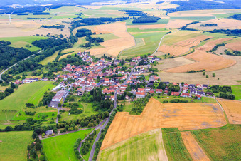 Vue aérienne de Vue du village depuis le nord-ouest à Einöllen dans le département Rhénanie-Palatinat, Allemagne