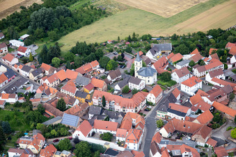 Vue aérienne de Champs agricoles et terres agricoles à Kerzenheim dans le département Rhénanie-Palatinat, Allemagne