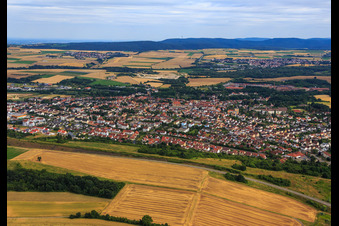 Vue de la ville depuis le nord à Eisenberg dans le département Rhénanie-Palatinat, Allemagne d'en haut