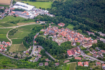 Vue aérienne de Neuleiningen dans le département Rhénanie-Palatinat, Allemagne