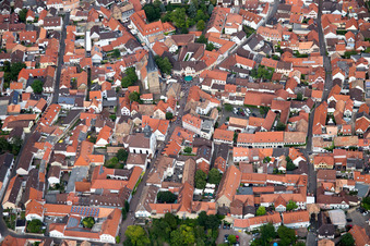 Vue aérienne de Freinsheim dans le département Rhénanie-Palatinat, Allemagne