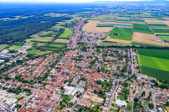 Vue aérienne de Saarstraße vers W à Kandel dans le département Rhénanie-Palatinat, Allemagne